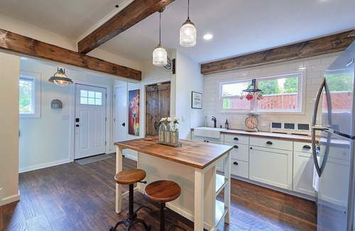McMinnville Other | Half-Pint Farmhouse in Historic Downtown McMinnville