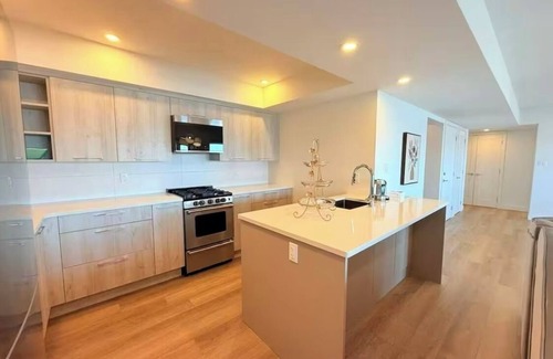 Halfmoon Bay House | Halfmoon bay 2-bedroom waterfront house with kayak access to island