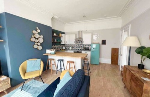 Southsea Apartment | Hall floor-parking & dog-beach at the end of road