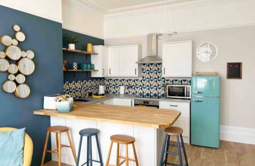 Southsea Apartment | Hall floor-parking & dog-beach at the end of road