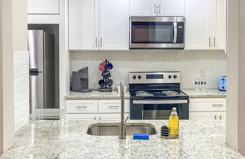 Lindbergh Apartment | Hall of Fame Suite Fast Wifi Hospitals Pool Free Parking Full Kitchen