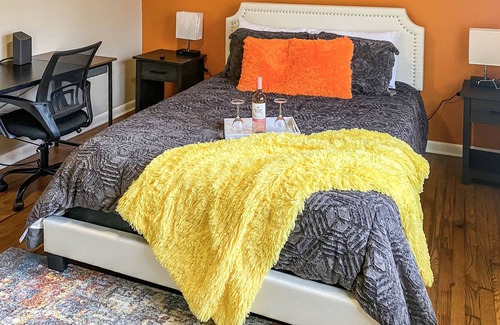 Lindbergh Apartment | Hall of Fame Suite Fast Wifi Hospitals Pool Free Parking Full Kitchen