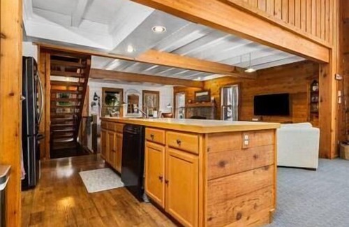 Bellaire House | Hall's Haven - Your Home away from Home