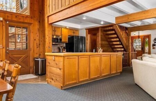 Bellaire House | Hall's Haven - Your Home away from Home