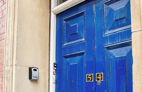 Sheffield Apartment | Hallam Sleek Central Apartment