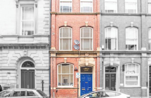 Sheffield Apartment | Hallam Sleek Central Apartment