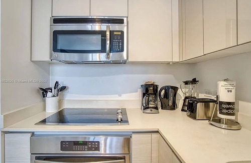 Hallandale Beach Apartment | Hallandale Beachwalk Getaway