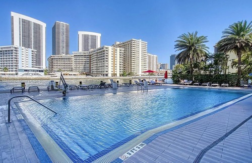 Hallandale Beach Apartment | Hallandale Beachwalk Getaway