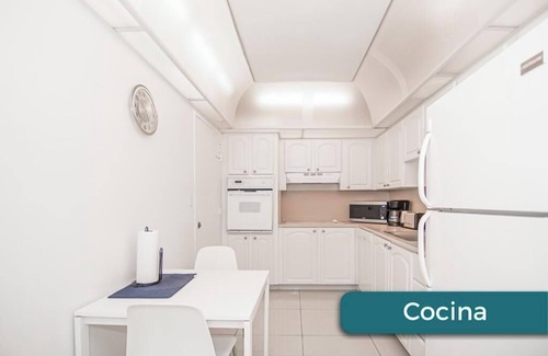 Hollywood South Central Beach Apartment | HALLANDALE E&9