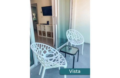 Hollywood South Central Beach Apartment | HALLANDALE E&9