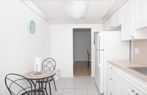 Hollywood South Central Beach Apartment | HALLANDALE L&15