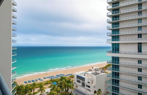 Hollywood South Central Beach Apartment | HALLANDALE L&15