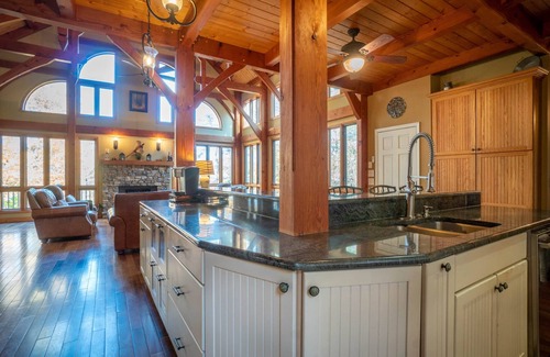 Dahlonega House | Hallmark Cabin with Pool in Smokies
