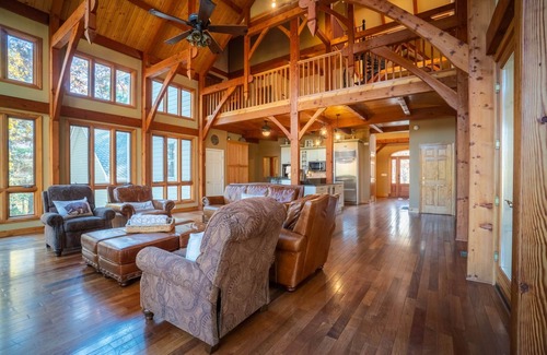 Dahlonega House | Hallmark Cabin with Pool in Smokies