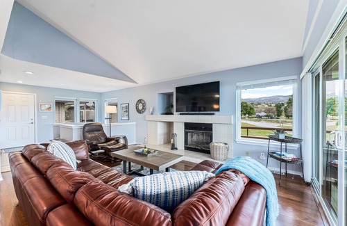 Wapato Point Condo | Halmalka 511B Wapato Point Resort Sandy Beach Waterfront Amenities, Sleeps 8