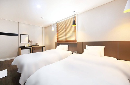 Haman Hotel | Haman W