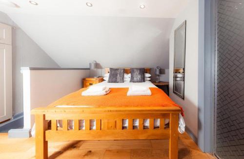 Achachork House | Hamara Luxury Portree Cottage with Hot Tub!