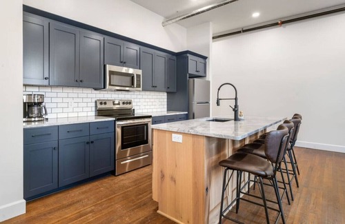 Millersburg Apartment | Hamilton Suite - American Hall
