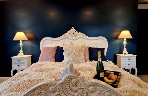 Knott End-on-Sea Apartment | Hamilton-The Alexander suite luxury holiday Let's