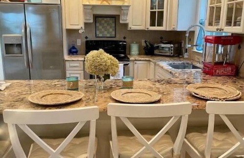 Hampton Bays House | Hampton Bays seashell Beach House with a superb location 3 houses from the bay