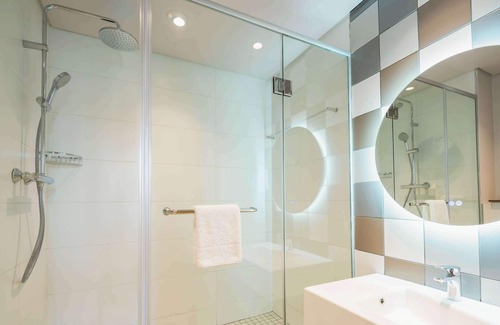 Sandown Hotel | Hampton By Hilton Sandton Grayston