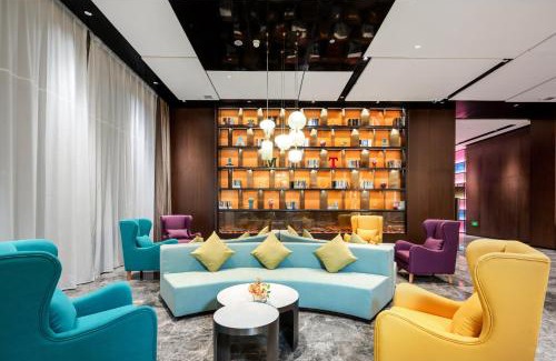 Yongding Hotel | Hampton by Hilton Zhangjiajie Tianmen Mountain - Strategically situatedopposite the Tianmen Mountain Cable Car Station -Complimentary airport shuttle service is offered English-speaking customer service