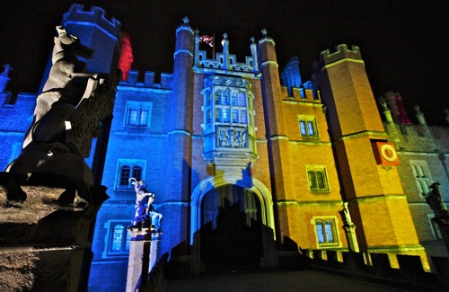 Richmond-upon-Thames Apartment | Hampton Court ,Palace,Riverside,Bijou, elegant Apt.+ terrace, gardens, parking