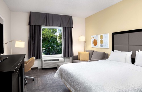 Hallandale Beach Hotel | Hampton Inn by Hilton Hallandale Beach Aventura