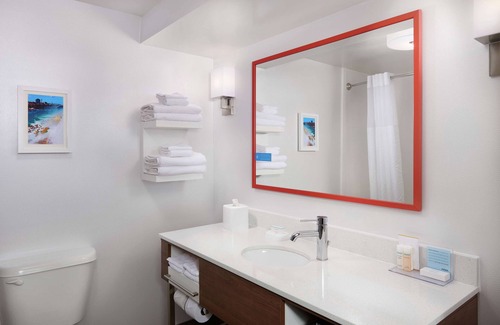 Downtown Niagara Falls Hotel | Hampton Inn Niagara Falls