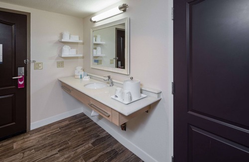 The East Side Hotel | Hampton Inn San Francisco Airport