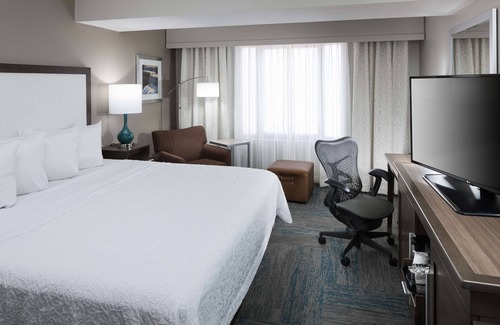 Downtown St. Louis Hotel | Hampton Inn St. Louis-Downtown (At the Gateway Arch)