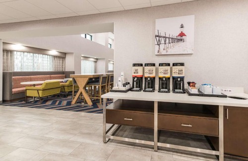 Benton Harbor Hotel | Hampton Inn & Suites Benton Harbor, MI