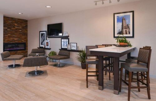 Highland Hotel | Hampton Inn & Suites Denver-Speer Boulevard