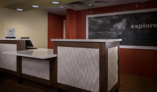 Paradise Valley Village Hotel | Hampton Inn & Suites Phoenix/Scottsdale