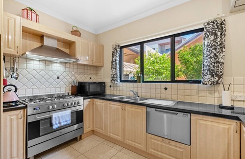 South Fremantle Apartment | Hampton Retreat - South Fremantle Escape