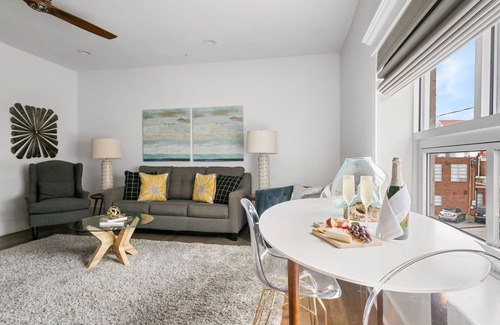Downtown Charleston Apartment | Hampton Suite | In the Heart of King Street!