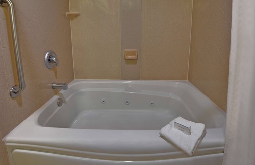 Hoover Hotel | Hampton Suites Birmingham Hoover