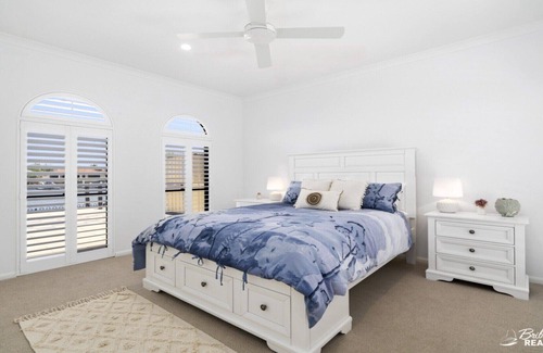 Banksia Beach House | HAMPTONS HOLIDAY HAVEN