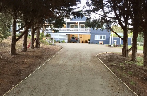 Rye Cottage | Hamptons In Rye - 3 Mins from Famous Hot Springs! Pet Friendly