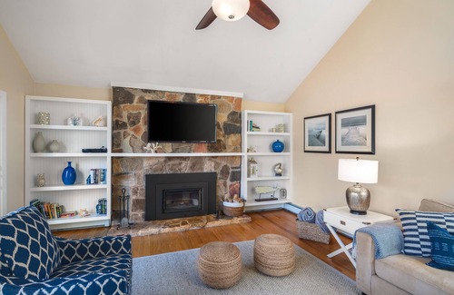 Remsenburg House | Hamptons Private Oasis: Heated Saltwater Pool, Jacuzzi, Tennis, BBQ