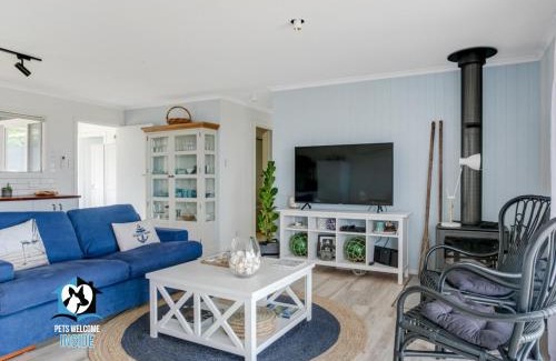 Middleton House | Hamptons Style Beachside Retreat with Ocean Views!