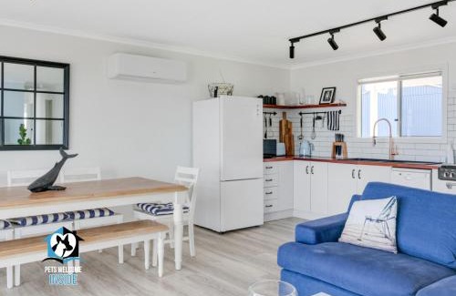 Middleton House | Hamptons Style Beachside Retreat with Ocean Views!