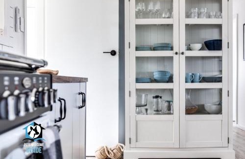 Middleton House | Hamptons Style Beachside Retreat with Ocean Views!