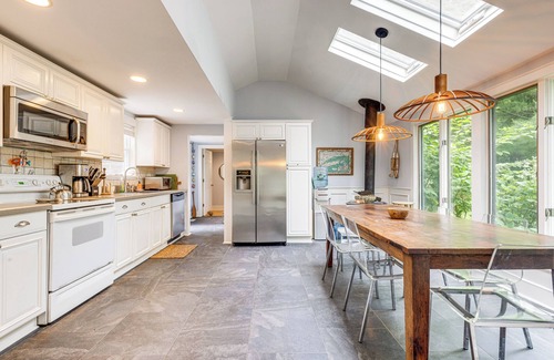 Hampton Bays Cottage | Hamptons Vacation Rental w/Seasonal Pool!