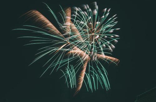 Katori Apartment | HANABI 農業体験 サウナ BBQが楽しめる 3,000坪貸切 花火師の打ち上げ花火 2棟利用でペット可 Wi-Fi完備