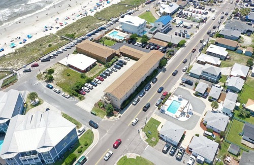 Kure Beach Cottage | Hanby Hideaway~ Cottages @ Kure ~ Beach, Fishing, Pool, Walk to Pier