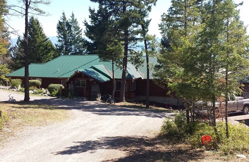 Somers Cabin | Hand-Crafted Cabin, Lake View abv. Somers Bay ! Enjoy the "Flathead Valley " !