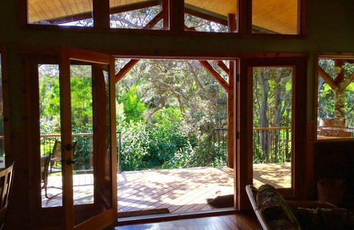 Volcano Cabin | Hand Crafted Luxury Home with Jacuzzi & Fireplace
