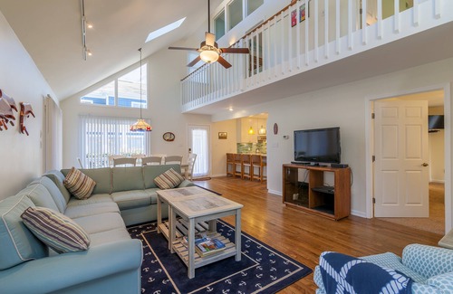 The Pines House | Handicap Accessible! Downtown Rehoboth Beach Sleeps 8 w/Parking Porch