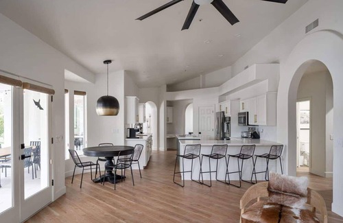 Cactus Acres House | Handsome Modern Pool, Putt, Views, Near Taliesin